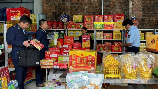 Ph&aacute;t hiện 71 vụ bu&ocirc;n lậu, gian lận thương mại trong th&aacute;ng 3 