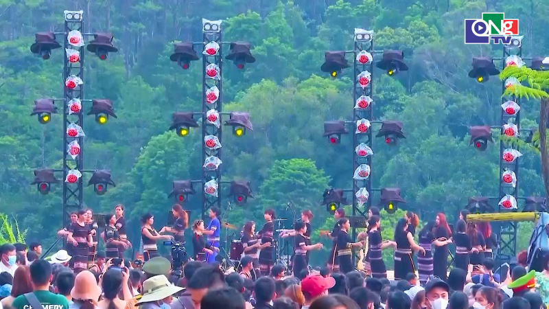 Kh&aacute;m ph&aacute; Quảng Ng&atilde;i - Nơi thi&ecirc;n nhi&ecirc;n v&agrave; văn h&oacute;a hội tụ 