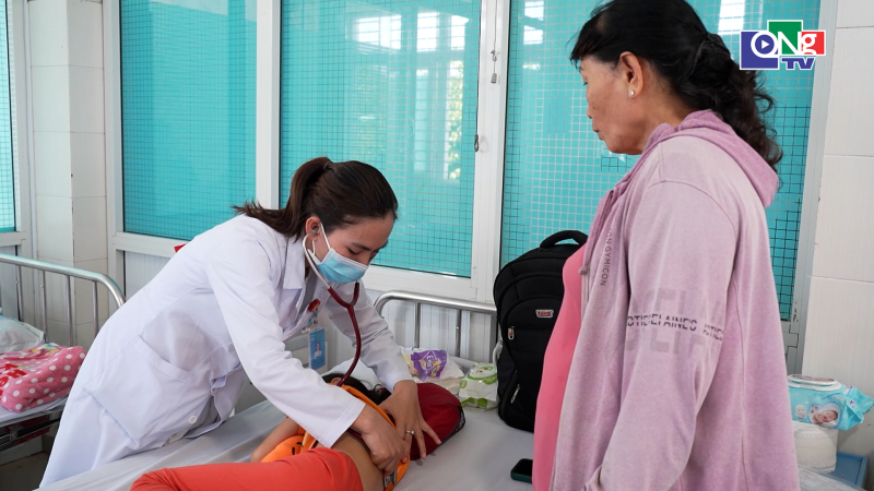 Tr&aacute;nh ngộ độc từ thức ăn đường phố