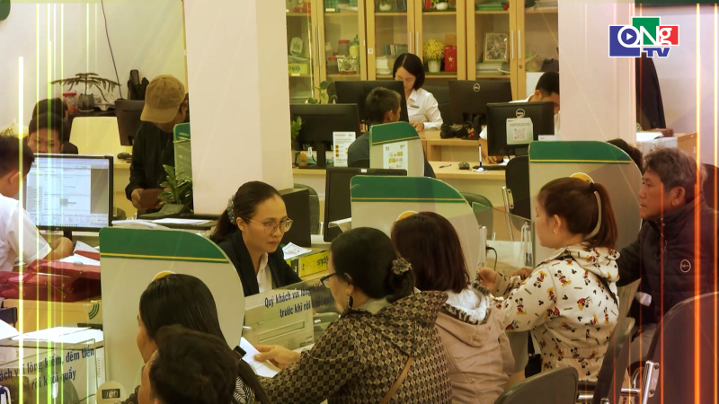 Ng&acirc;n h&agrave;ng đua tăng l&atilde;i suất, c&oacute; nơi l&ecirc;n đến 9%/năm