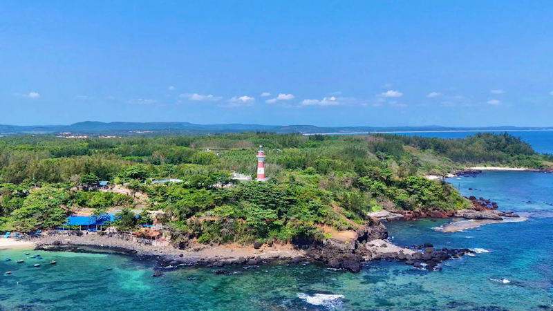 Ngọn hải đăng Ba L&agrave;ng An thu h&uacute;t du kh&aacute;ch