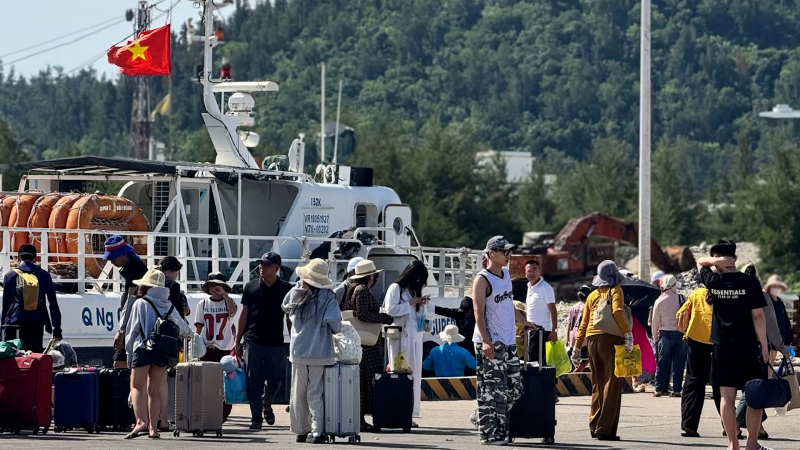 Bảo đảm an to&agrave;n giao th&ocirc;ng ra đảo L&yacute; Sơn