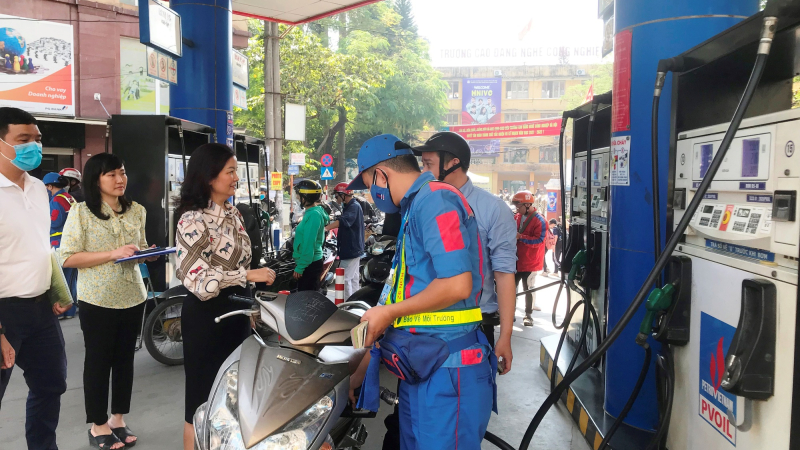 Giảm đồng loạt thuế xăng dầu về mức 0%