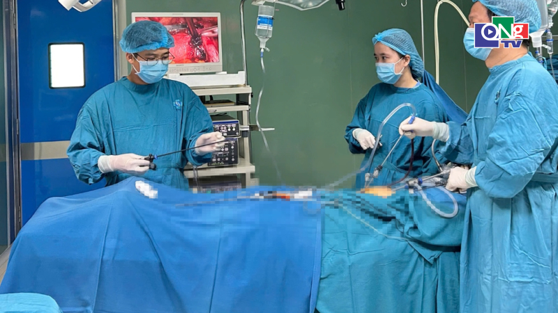 Cứu th&agrave;nh c&ocirc;ng sản phụ mang song thai trong v&agrave; ngo&agrave;i tử cung