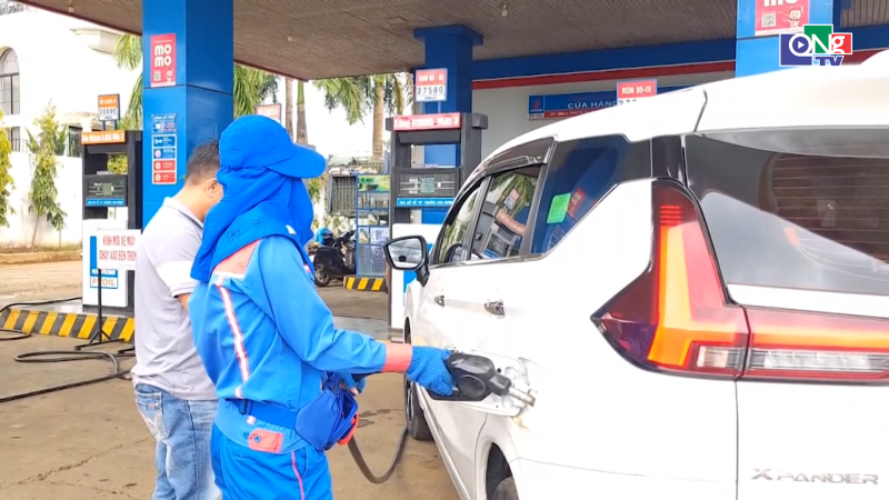 Chi tạm ứng 8.000 tỷ đồng cho Quỹ B&igrave;nh ổn gi&aacute; xăng dầu