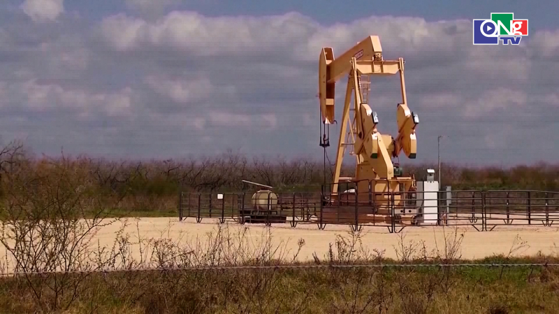 Gi&aacute; dầu tiếp tục tăng mạnh do lo ngại về nguồn cung