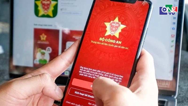 Phản &aacute;nh vi phạm giao th&ocirc;ng tr&ecirc;n VNeID