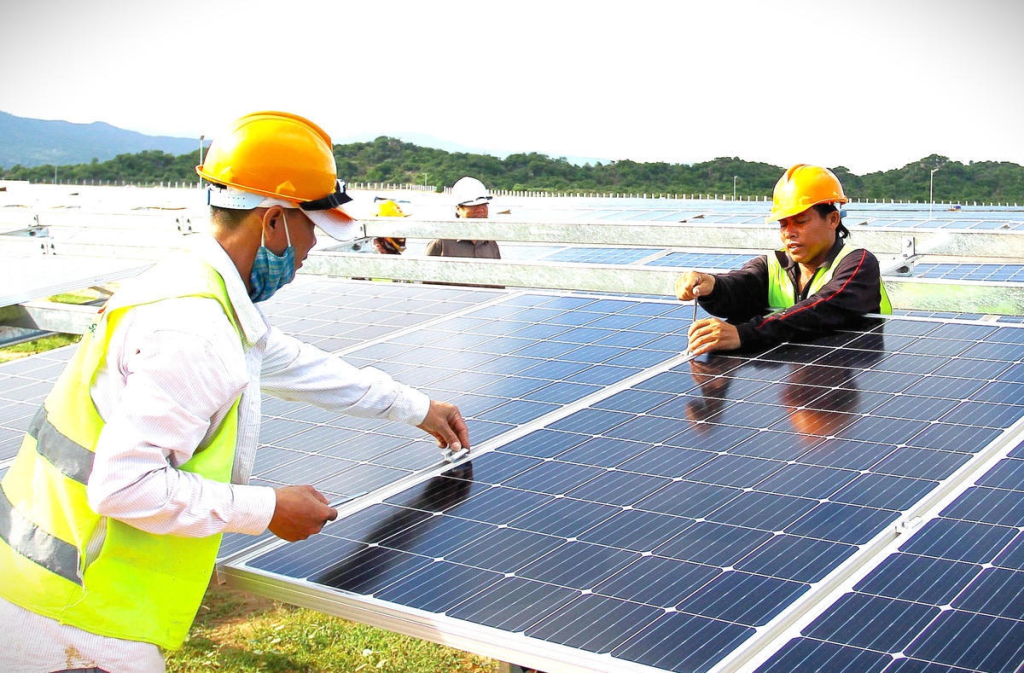 Thủ tướng chỉ thị tăng cường thực thi tiết kiệm điện và phát triển điện mặt trời mái nhà.