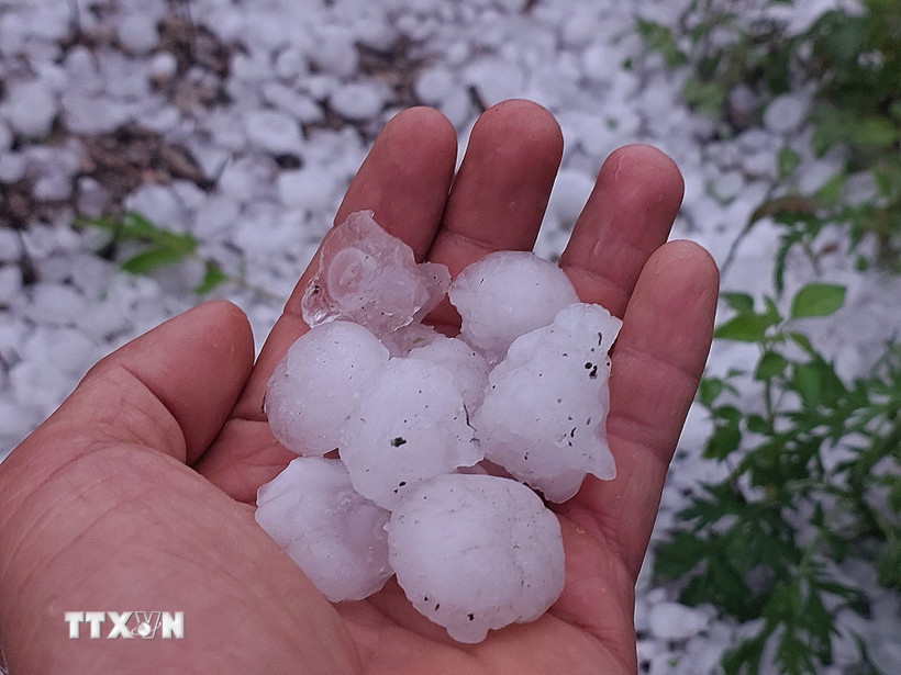 Chủ động ứng phó với dông, lốc, sét, mưa đá trong thời kỳ chuyển mùa. Ảnh: TTXVN