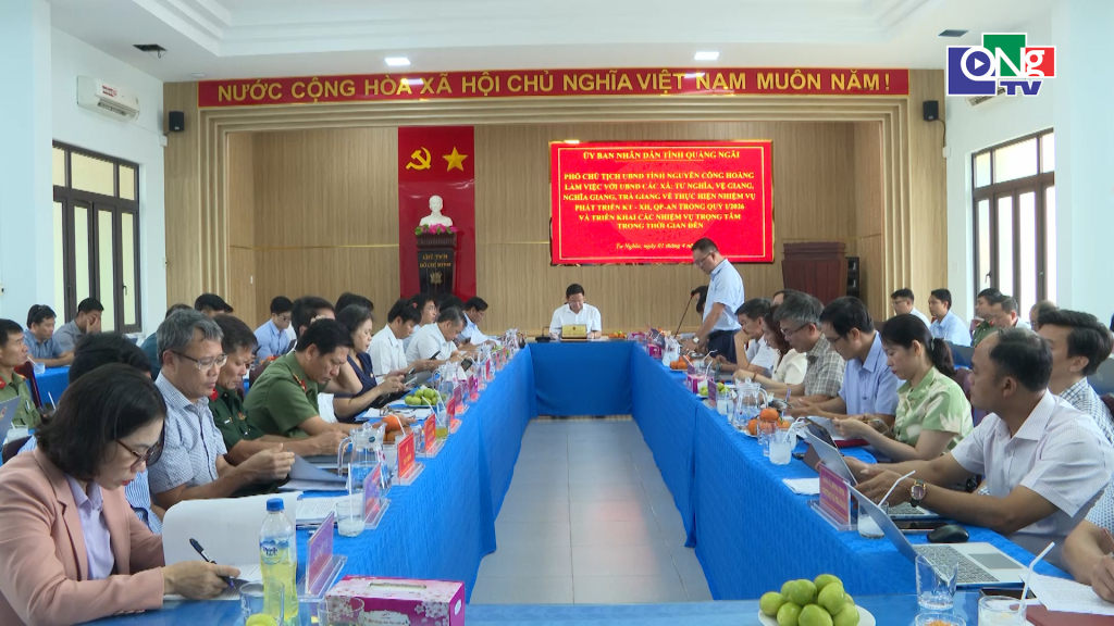 Toàn cảnh buổi làm việc.