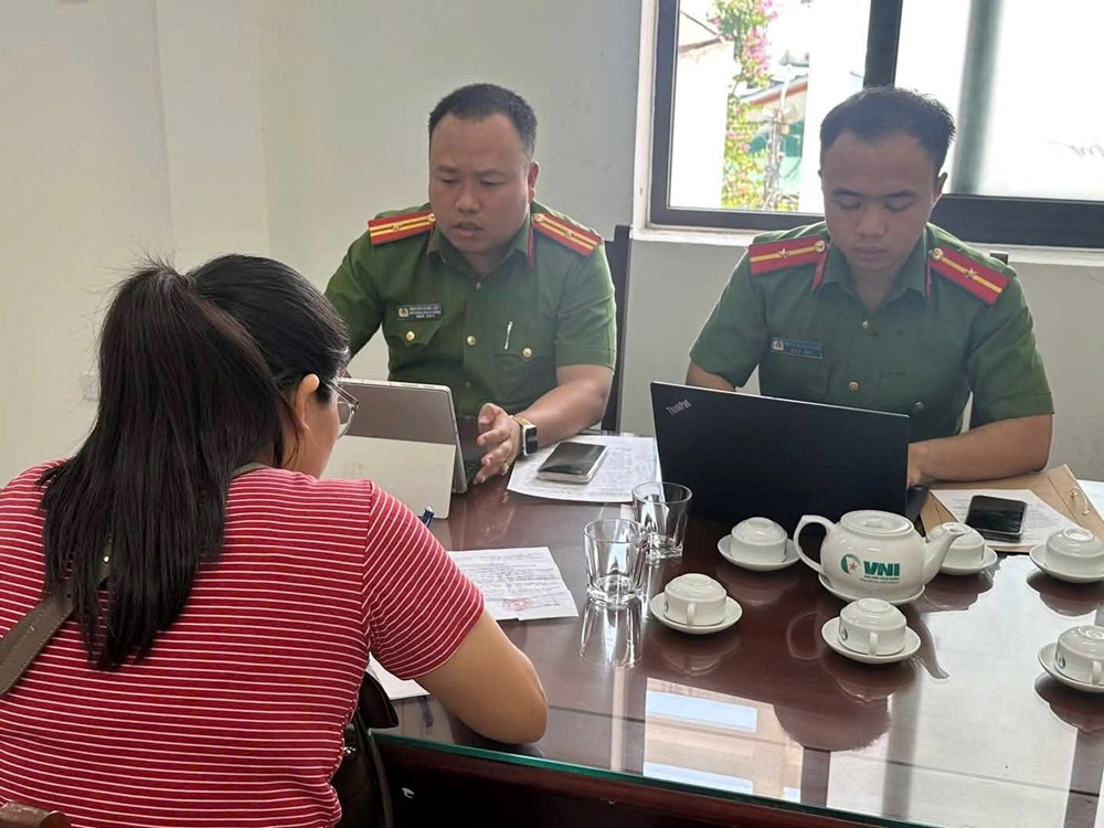 Cơ quan Công an làm việc với bà P.T.V.N về hành vi đăng tải thông tin sai sự thật trên mạng xã hội.