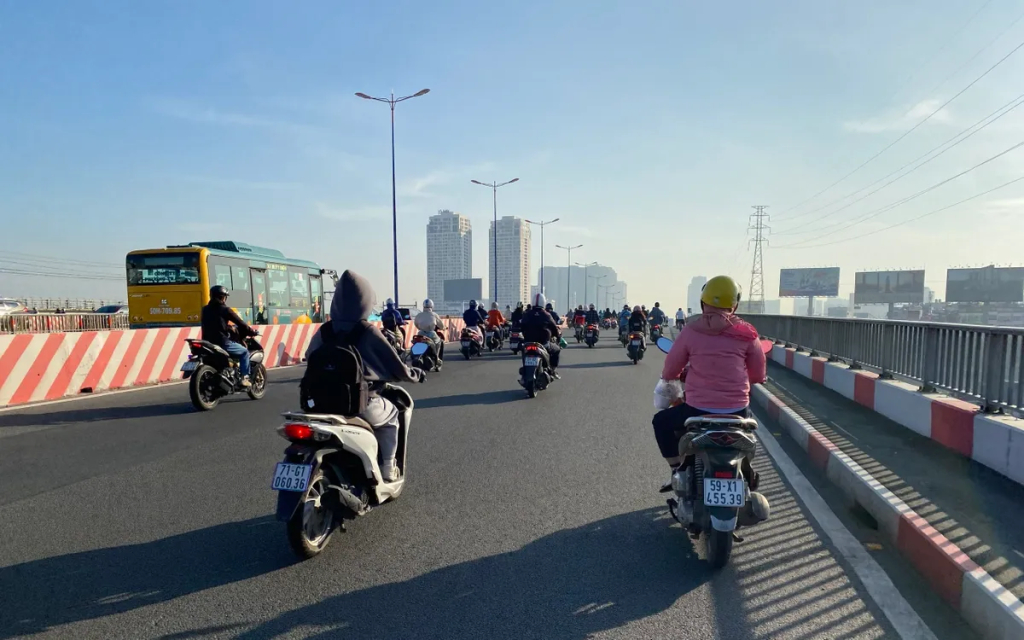 Nắng nóng gay gắt, dông lốc gia tăng trong tháng 4.