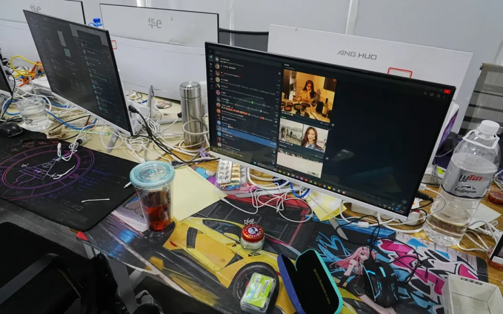 Thiết bị tại một trung tâm lừa đảo ở Phnom Penh, Campuchia, ngày 11/3/2026. (Ảnh: AP/Heng Sinith)