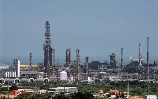 Một cơ sở lọc dầu tại Punto Fijo, bang Falcon, Venezuela. Ảnh: AFP/TTXVN