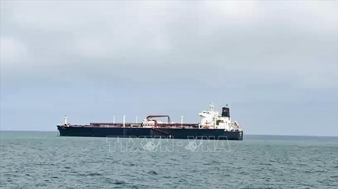 Tàu chở khí dầu mỏ hóa lỏng cập cảng ở Gujarat, Ấn Độ sau khi băng qua eo biển Hormuz, ngày 17/3/2026. Ảnh: TTXVN