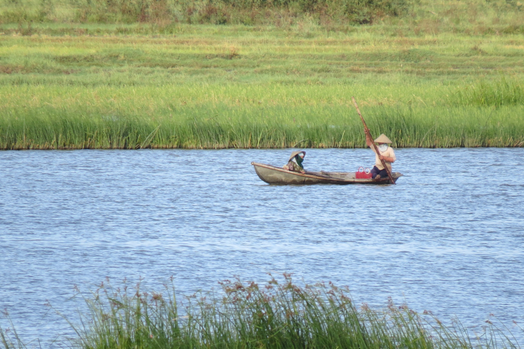 Một góc đầm Lâm Bình, nơi nhà đầu tư đề xuất làm dự án điện mặt trời 100MW.