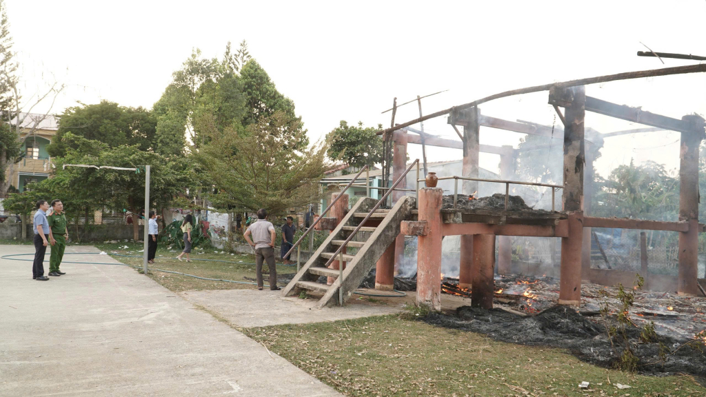 Công trình gần như bị thiêu rụi hoàn toàn.