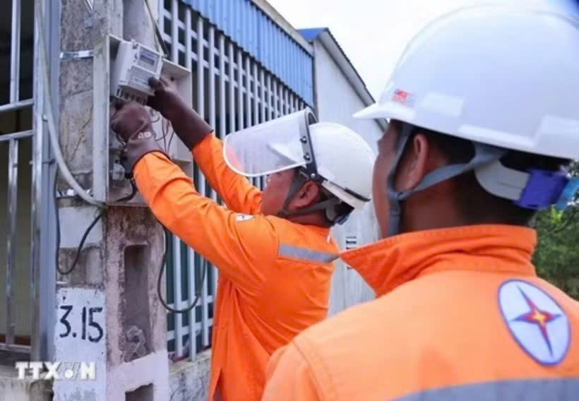 Nhu cầu tiêu thụ điện lập nhiều kỷ lục mới. Ảnh: TTXVN