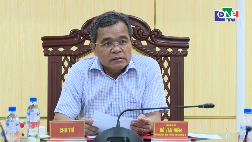 Bí thư Tỉnh ủy Hồ Văn Niên chỉ đạo tại hội nghị.
