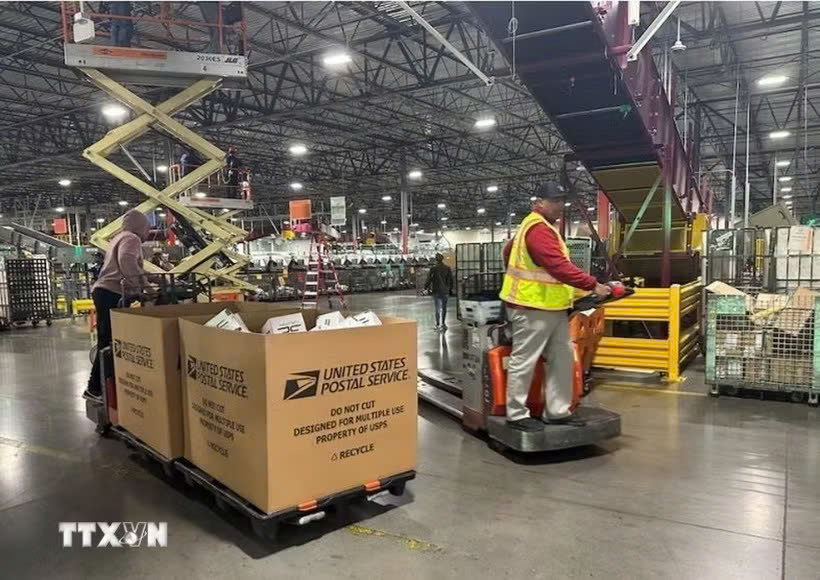 Các doanh nghiệp lớn đồng loạt cắt giảm hàng nghìn việc làm quy mô chưa từng có. Ảnh: REUTERS/TTXVN