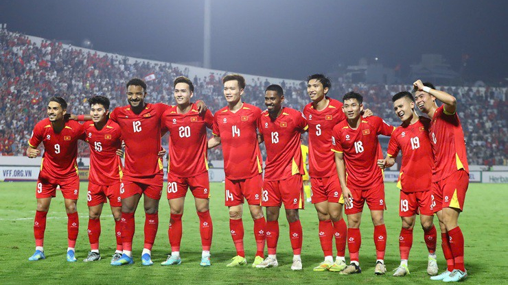 Tuyển Việt Nam tăng 10 bậc, trở lại top 100 FIFA