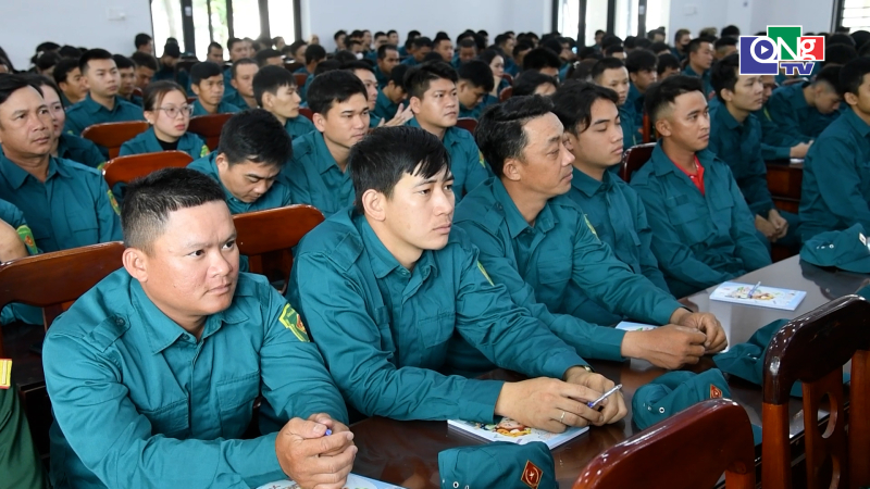 Huấn luyện điểm d&acirc;n qu&acirc;n tự vệ năm thứ nhất