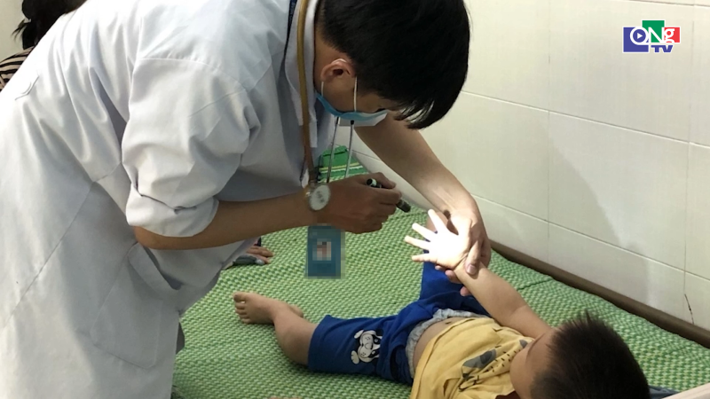 Gia tăng bệnh tay ch&acirc;n miệng ở trẻ em tại Quảng Ng&atilde;i