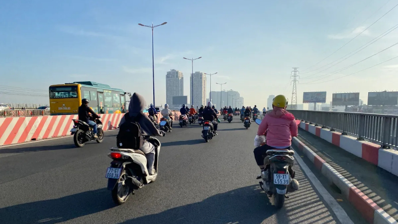 Nắng n&oacute;ng gay gắt, d&ocirc;ng lốc gia tăng trong th&aacute;ng 4 