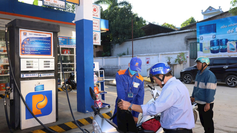 Đề xuất cơ chế tạm ứng cho Quỹ b&igrave;nh ổn gi&aacute; xăng dầu 