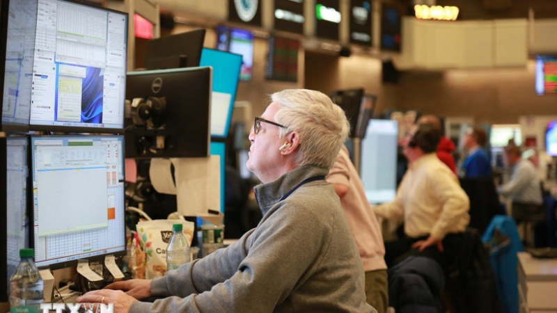 Chứng kho&aacute;n Mỹ tăng mạnh, gi&aacute; dầu hạ nhiệt khi kỳ vọng xung đột ở Trung Đ&ocirc;ng sắp kết th&uacute;c 