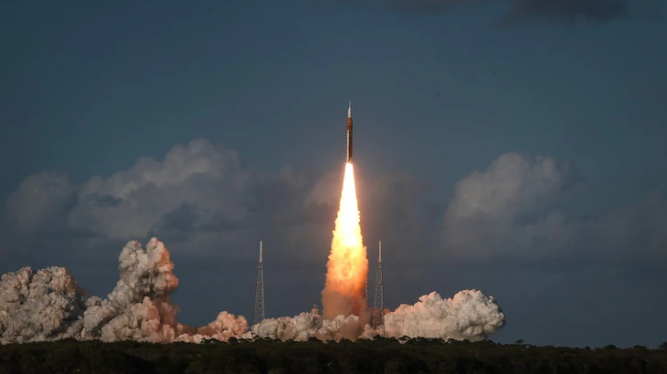 NASA đưa con người l&ecirc;n mặt trăng sau hơn 50 năm 