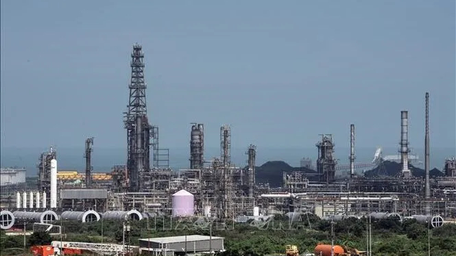 Xuất khẩu dầu của Venezuela vượt mốc 1 triệu th&ugrave;ng/ng&agrave;y 