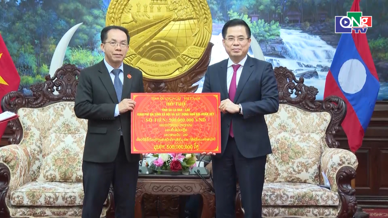 Quảng Ng&atilde;i hỗ trợ hơn 12 tỷ đồng cho c&aacute;c tỉnh Nam L&agrave;o