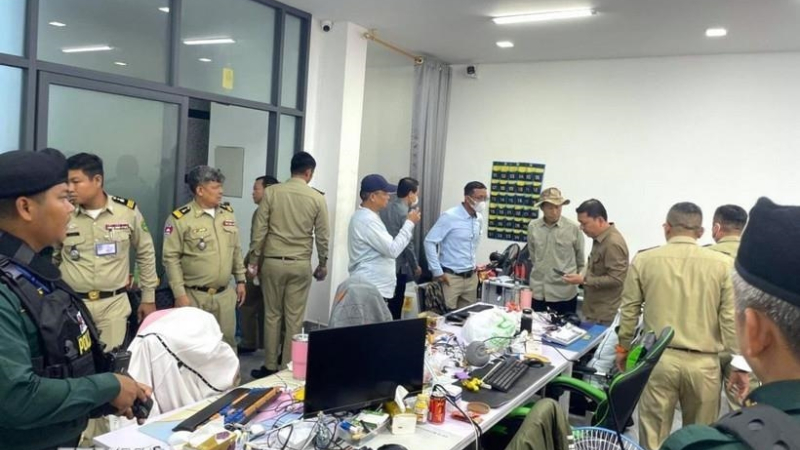 Thượng viện Campuchia th&ocirc;ng qua dự luật chống lừa đảo trực tuyến