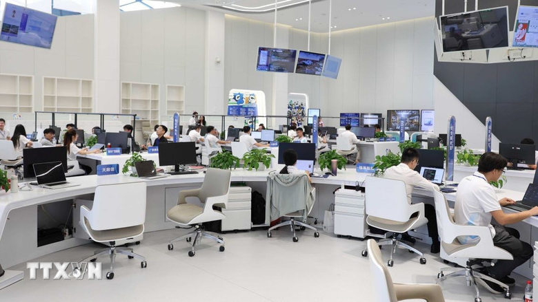 Trung Quốc siết chặt quản l&yacute; rủi ro đạo đức trong ph&aacute;t triển AI