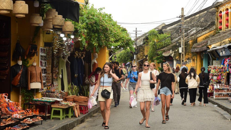 Việt Nam đ&oacute;n 6,76 triệu lượt kh&aacute;ch quốc tế trong qu&yacute; I/2026 