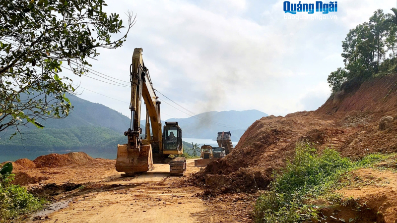 Tỷ lệ giải ng&acirc;n vốn đầu tư c&ocirc;ng của tỉnh Quảng Ng&atilde;i bằng b&igrave;nh qu&acirc;n chung của cả nước 