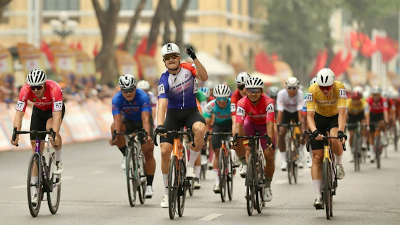 Chặng 3 C&uacute;p Truyền h&igrave;nh 2026: &Aacute;o v&agrave;ng v&agrave; &aacute;o xanh đổi chủ