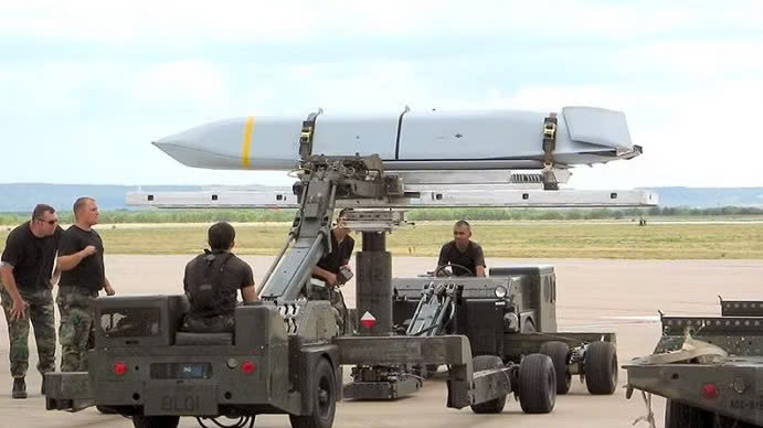 Mỹ huy động t&ecirc;n lửa t&agrave;ng h&igrave;nh tầm xa để tấn c&ocirc;ng Iran