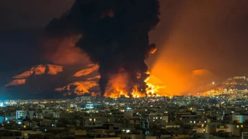 Iran tấn c&ocirc;ng dồn dập hạ tầng năng lượng v&ugrave;ng Vịnh