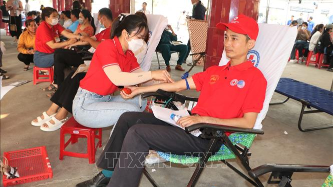 Hiến giọt m&aacute;u đ&agrave;o, trao đời sự sống