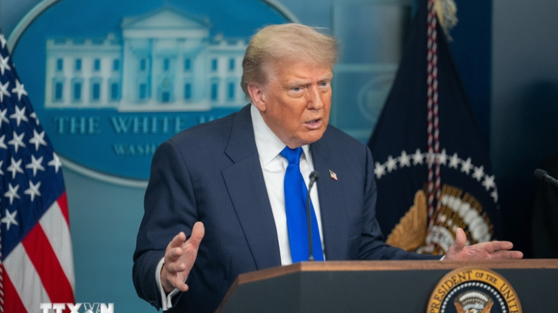 Mỹ nhắc lại thời hạn chót mở lại eo biển Hormuz 