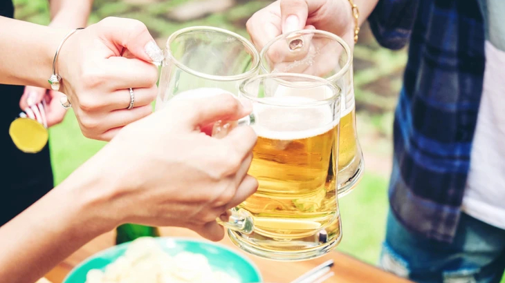 Rượu bia li&ecirc;n quan hơn 230 bệnh, kh&ocirc;ng c&oacute; mức uống an to&agrave;n