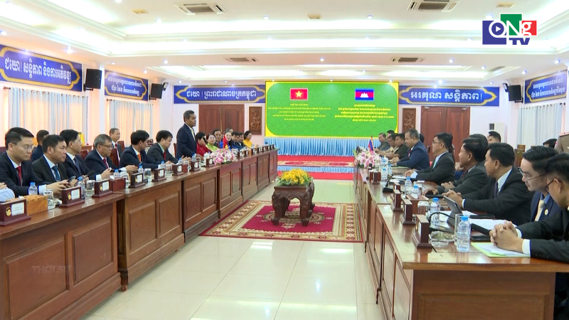 L&atilde;nh đạo tỉnh thăm, ch&uacute;c Tết Chol Chnam Thmay tại tỉnh Stung Treng, Vương quốc Campuchia