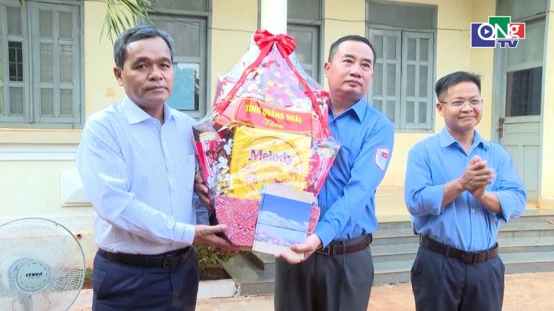 B&iacute; thư Tỉnh ủy Hồ Văn Ni&ecirc;n thăm đội K53 tại Ratanakiri