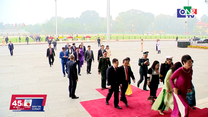 45 gi&acirc;y 1 chạm ng&agrave;y 08/4