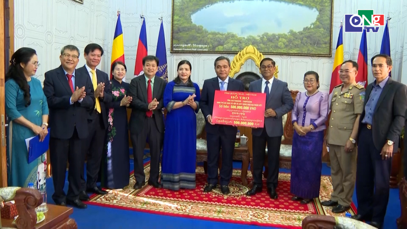 Thắt chặt t&igrave;nh hữu nghị Quảng Ng&atilde;i - Đ&ocirc;ng Bắc Campuchia