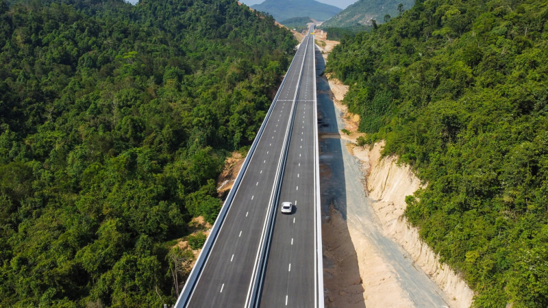 Dịp 30/4 th&ocirc;ng tuyến cao tốc Bắc - Nam qua miền Trung