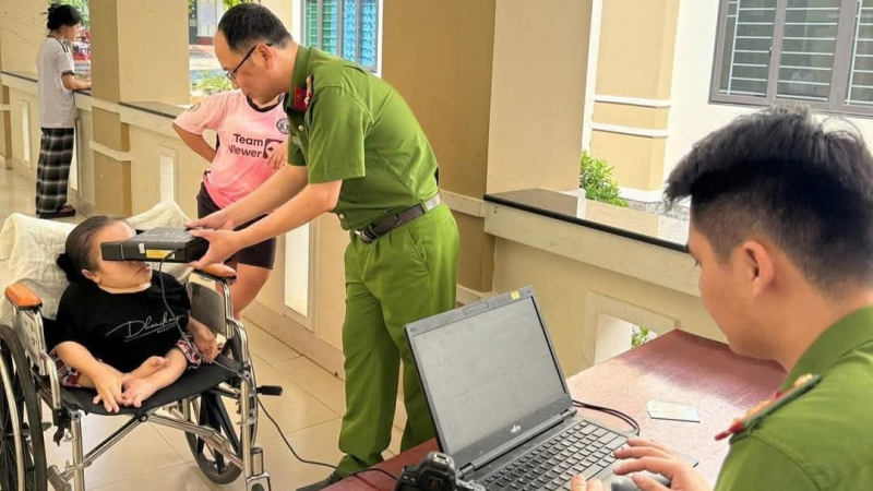 Quảng Ng&atilde;i đẩy mạnh cấp căn cước, định danh điện tử lưu động