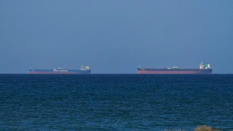 T&agrave;u chở dầu nước ngo&agrave;i đầu ti&ecirc;n đi qua eo biển Hormuz sau lệnh ngừng bắn